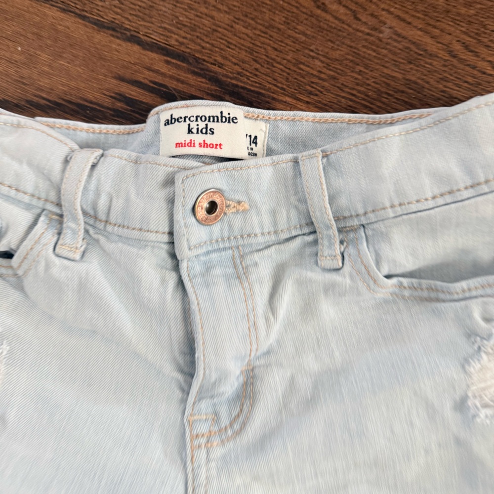 Abercrombie & Fitch Light Blue girls size 13/14 Shorts in great condition - Picture 3 of 9